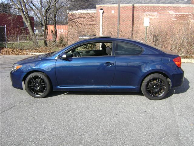 Scion tC 2005 photo 2