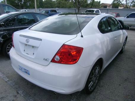 Scion tC 2005 photo 1