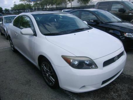 Scion tC 2005 photo 2