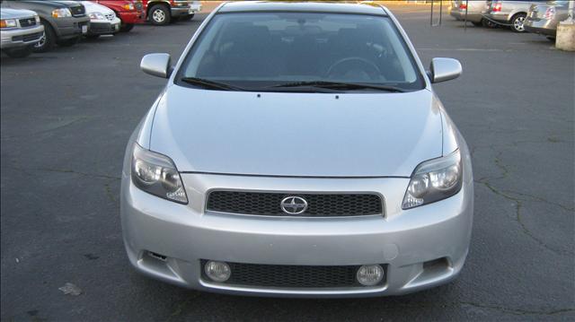 Scion tC 2005 photo 1