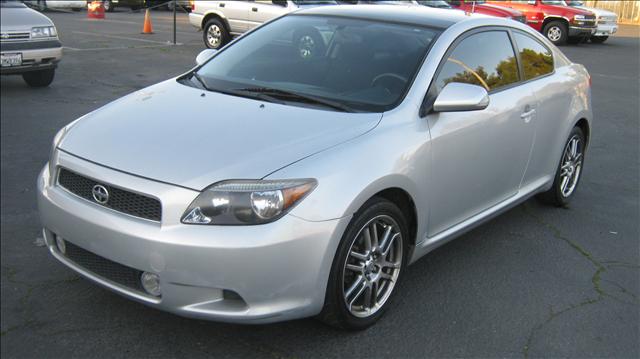 Scion tC 2005 photo 2