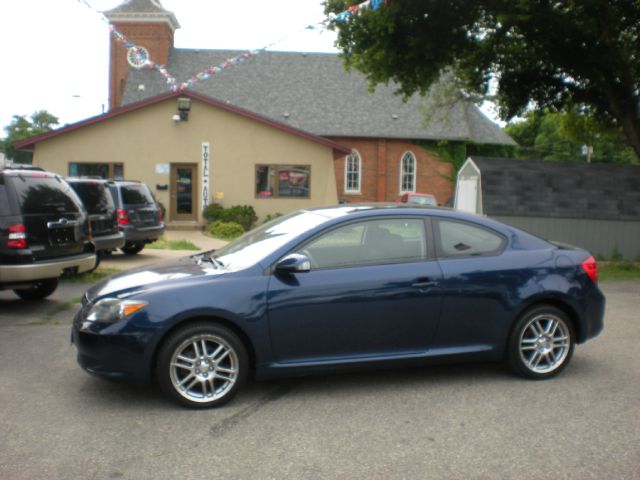 Scion tC 2005 photo 1