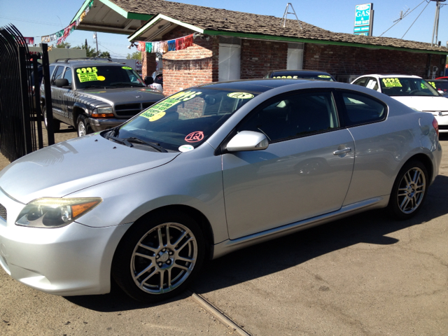 Scion tC 2005 photo 1