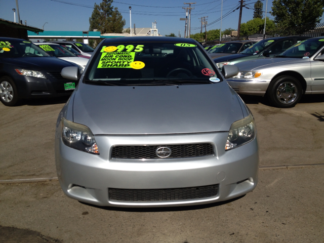 Scion tC 2005 photo 2