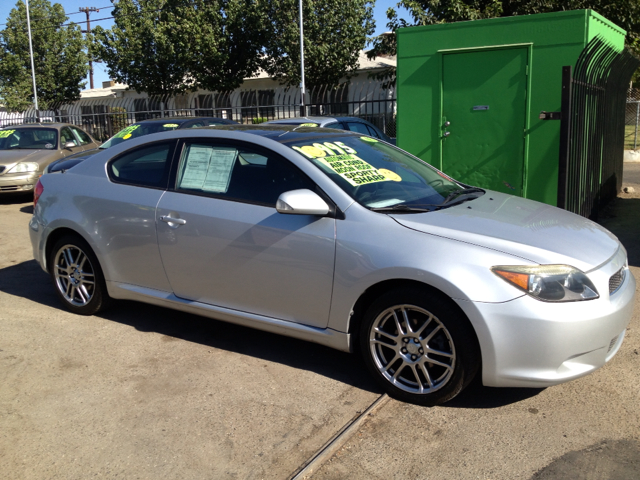 Scion tC 2005 photo 3