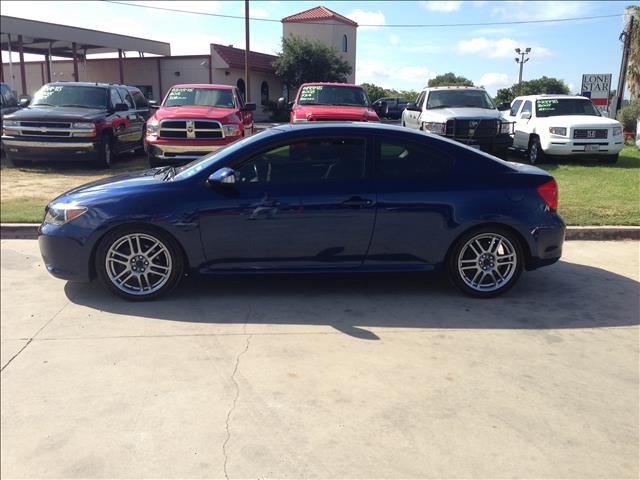 Scion tC 2005 photo 1