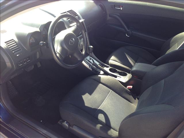 Scion tC 2005 photo 2