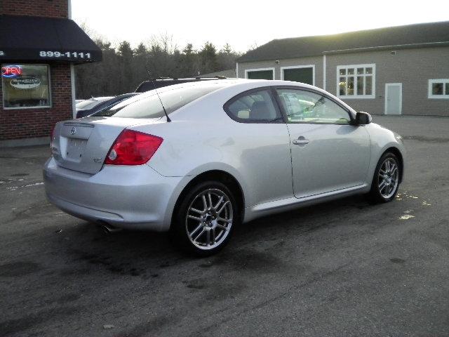 Scion tC 2005 photo 1