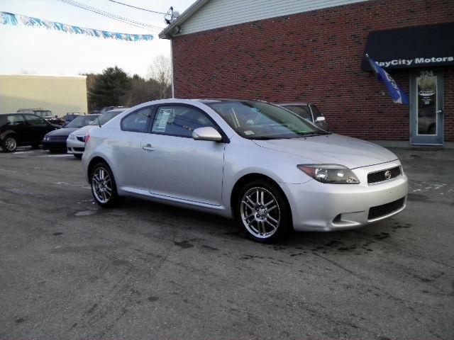 Scion tC 2005 photo 2