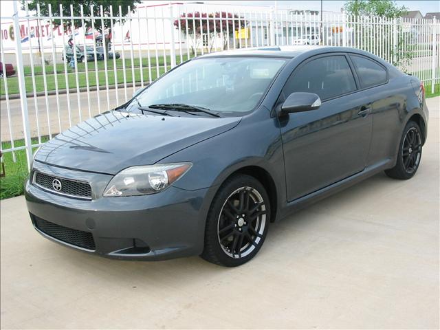 Scion tC 2005 photo 2