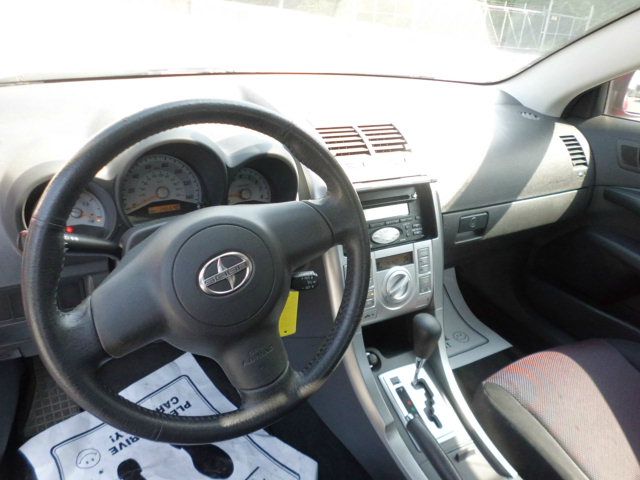 Scion tC 2005 photo 10