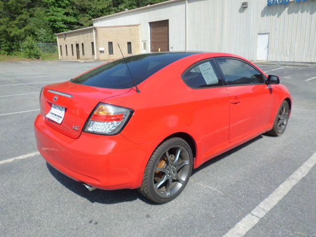 Scion tC 2005 photo 2