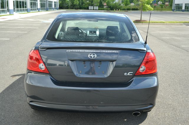 Scion tC 2005 photo 2