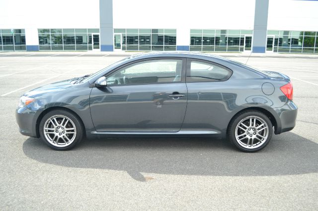 Scion tC 2005 photo 4