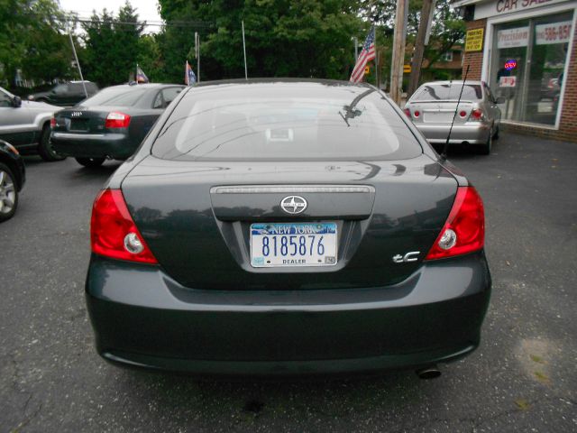 Scion tC 2005 photo 1