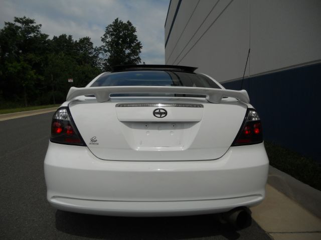 Scion tC 2005 photo 1