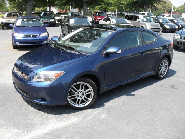 Scion tC 2005 photo 1