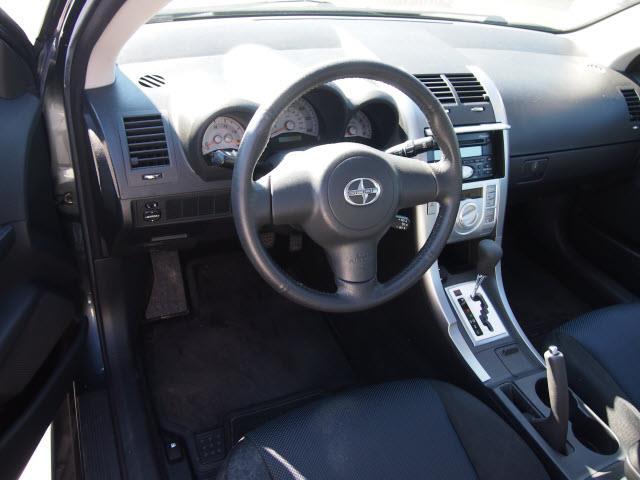 Scion tC 2005 photo 1