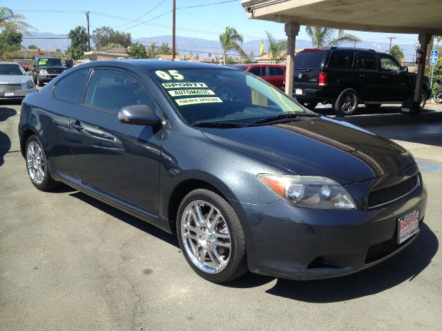 Scion tC 2005 photo 2