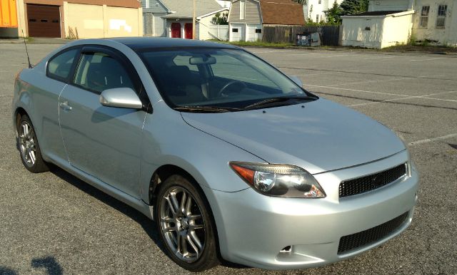 Scion tC 2005 photo 3