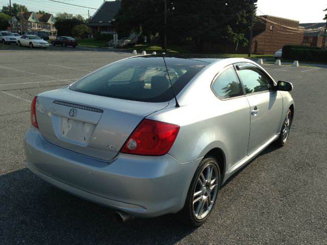 Scion tC 2005 photo 4