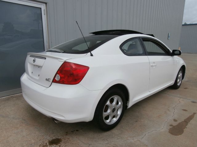 Scion tC 2005 photo 1