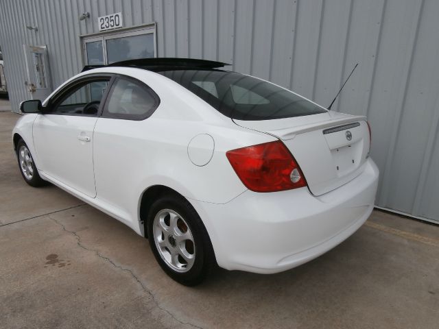 Scion tC 2005 photo 4