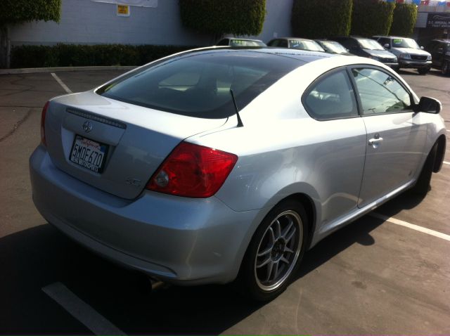 Scion tC 2005 photo 1