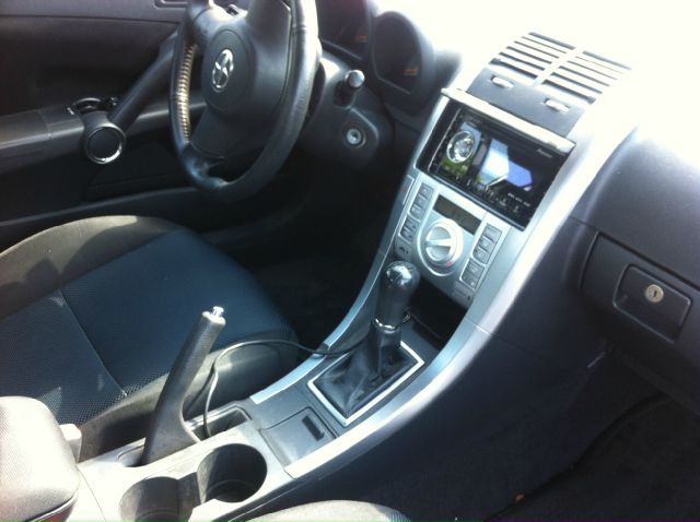 Scion tC 2005 photo 2