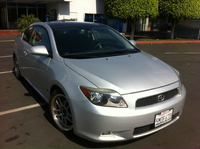 Scion tC 2005 photo 5