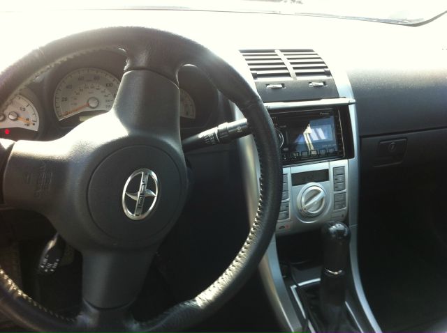 Scion tC 2005 photo 9