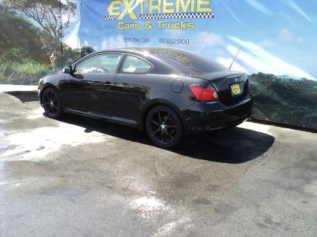 Scion tC 2005 photo 1