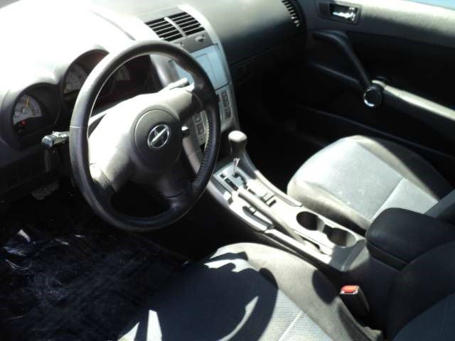 Scion tC 2005 photo 2