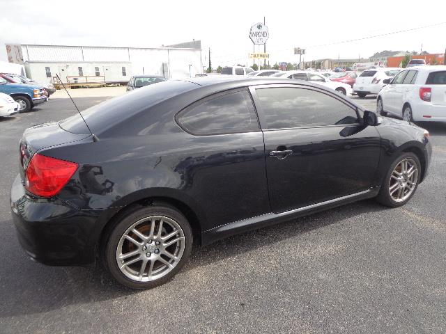 Scion tC 2005 photo 1