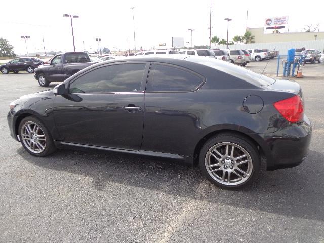 Scion tC 2005 photo 2