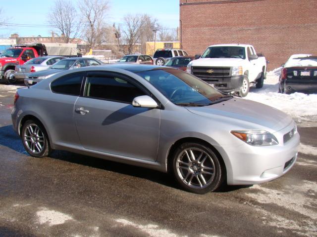 Scion tC 2005 photo 2