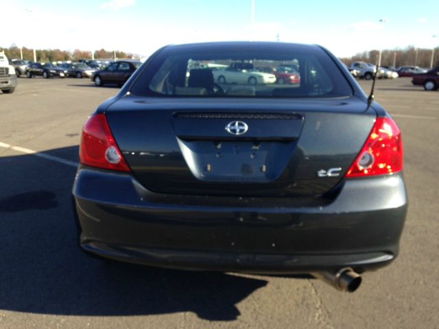 Scion tC 2005 photo 2