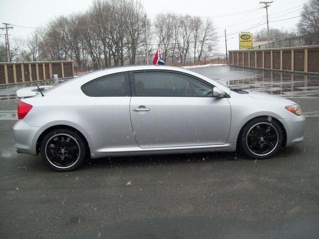 Scion tC 2005 photo 1