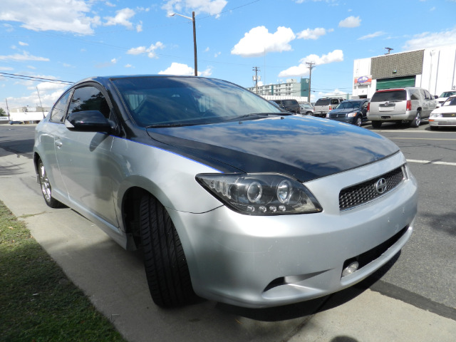 Scion tC 2005 photo 2