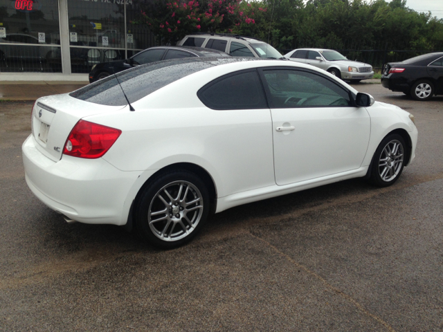 Scion tC 2005 photo 3