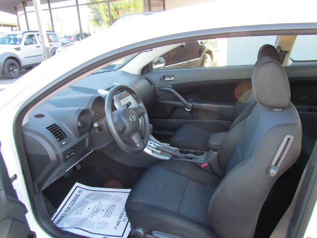 Scion tC 2005 photo 1