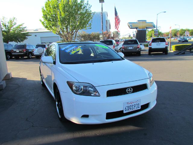 Scion tC 2005 photo 3