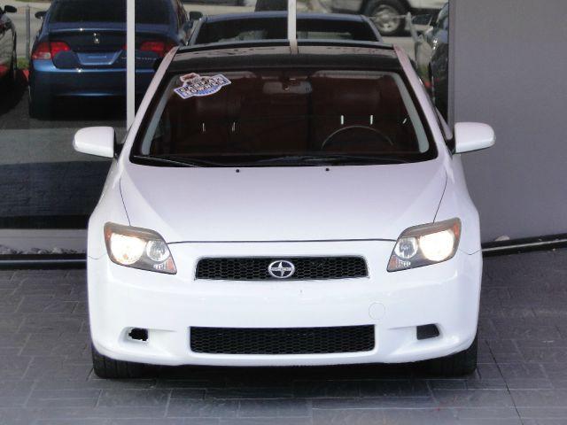 Scion tC 2005 photo 2