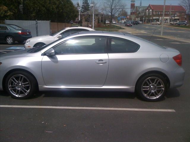 Scion tC 2005 photo 2