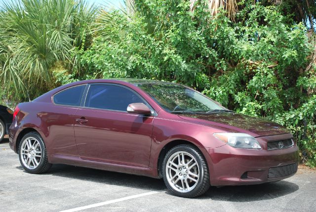 Scion tC 2005 photo 1