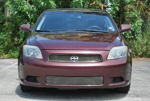 Scion tC 2005 photo 2