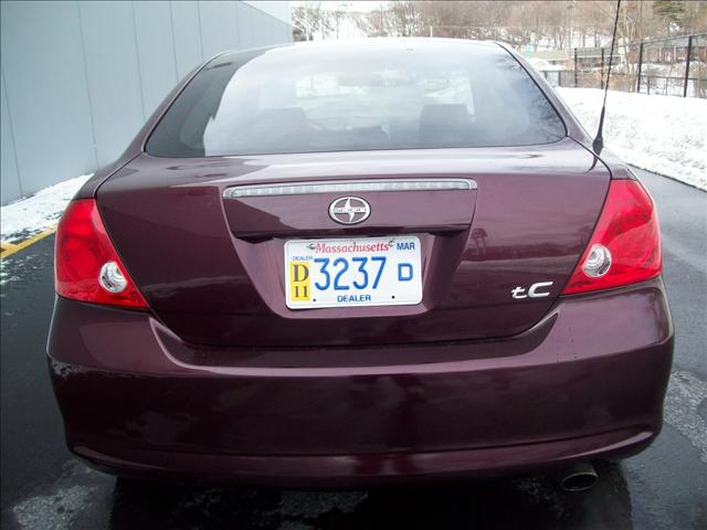 Scion tC 2005 photo 2