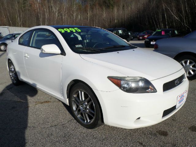 Scion tC 2005 photo 2