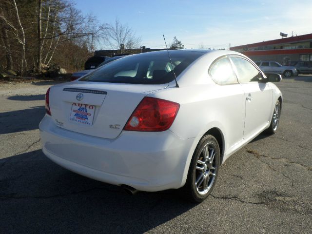 Scion tC 2005 photo 3