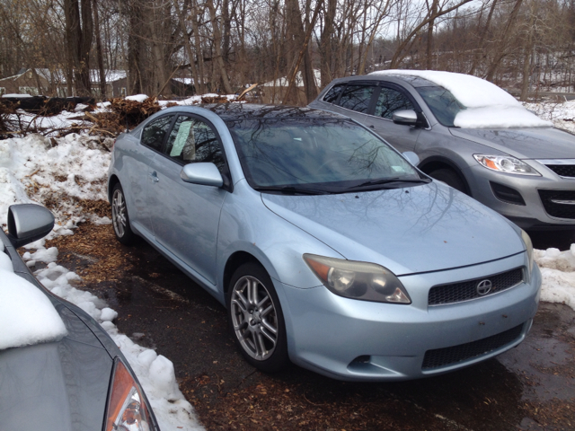 Scion tC 2005 photo 2